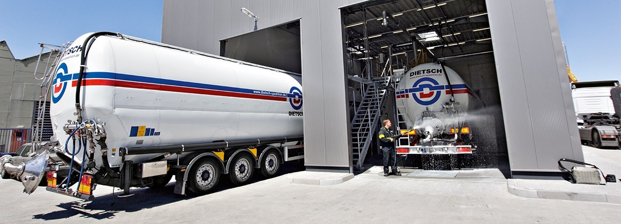 hình tiêu đề Làm vệ sinh thùng container hình tiêu đề Làm vệ sinh thùng container