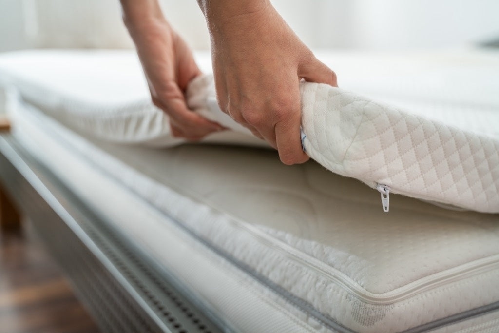 cách giặt nệm topper