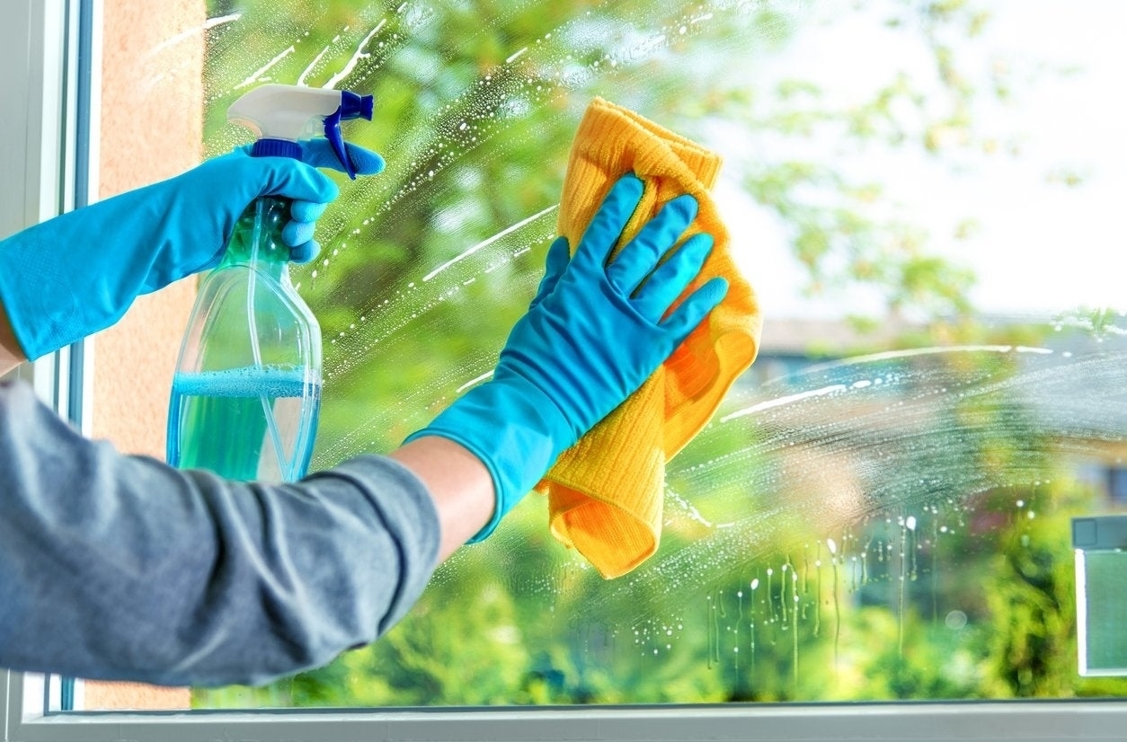 cách lau kính không để lại vết