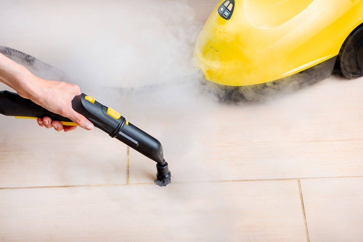 cách tẩy sàn nhà vệ sinh bị ố vàng