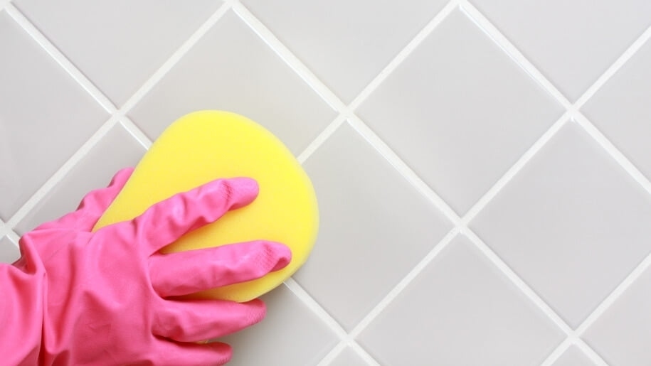 cách tẩy sàn nhà vệ sinh bị ố vàng
