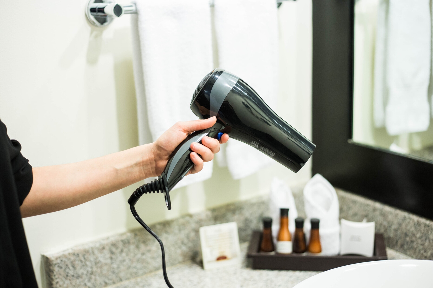 cách tẩy vết băng dính