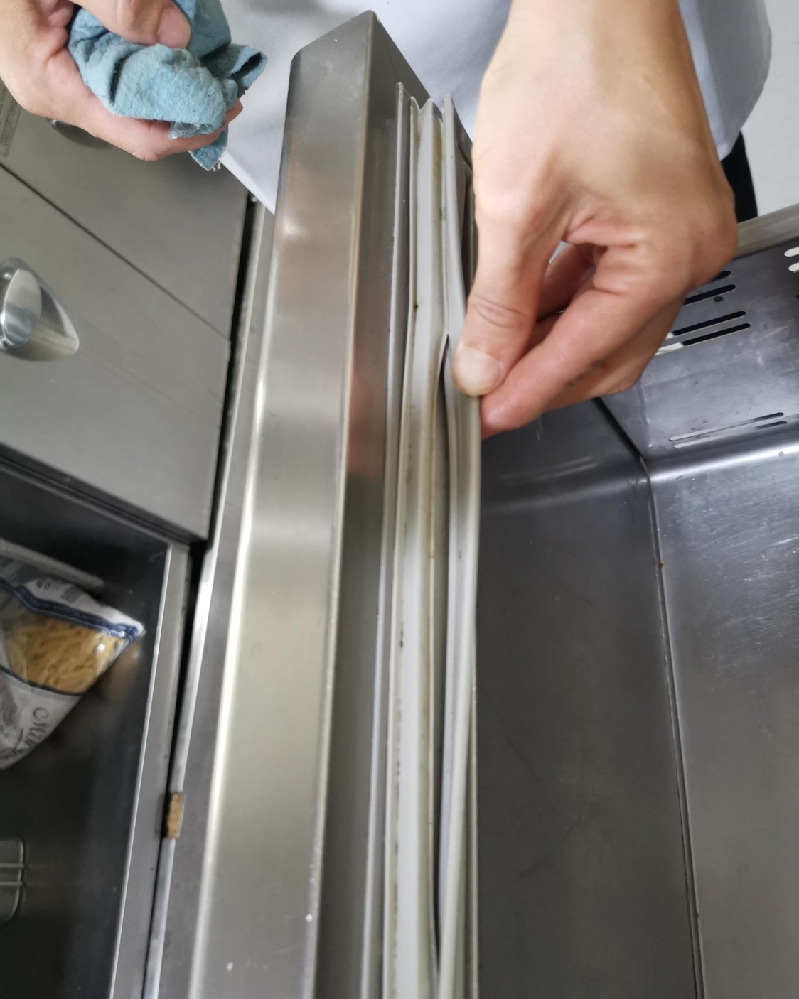 cách vệ sinh gioăng tủ lạnh