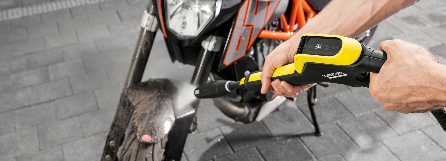máy phun xịt karcher rửa xe moto
