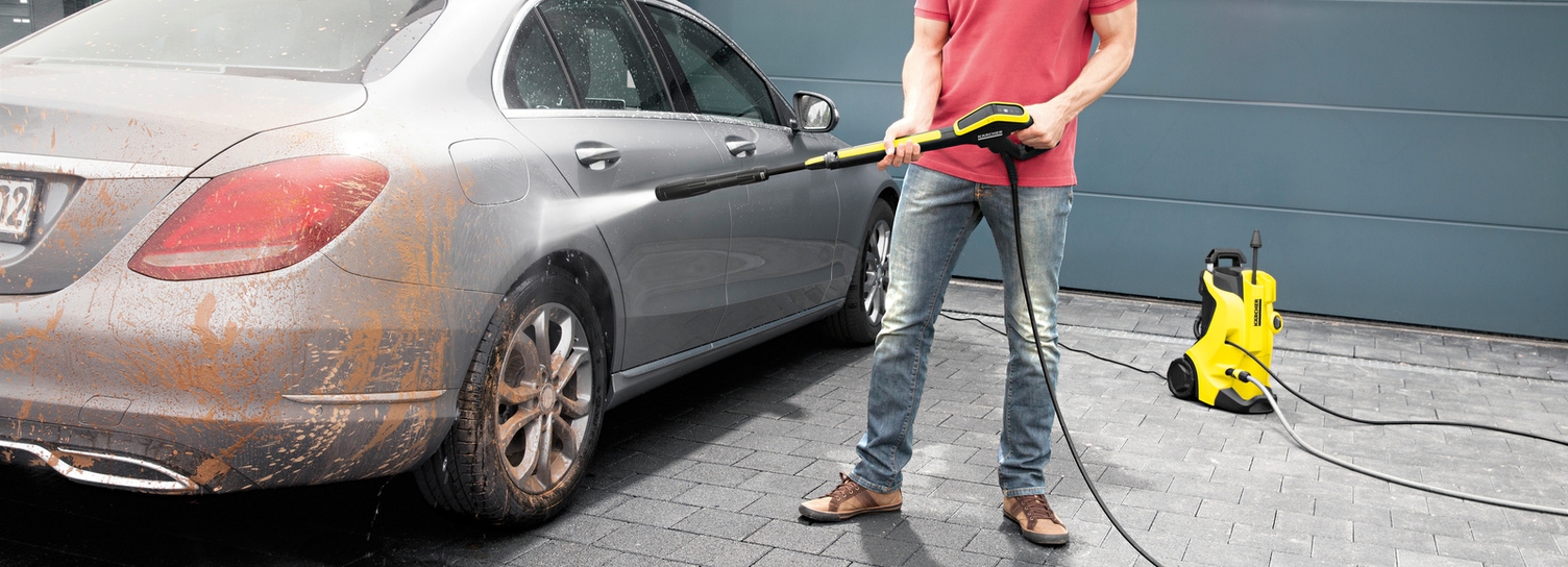 rửa xe ô tô tại nhà với máy phun rửa áp lực cao Karcher 