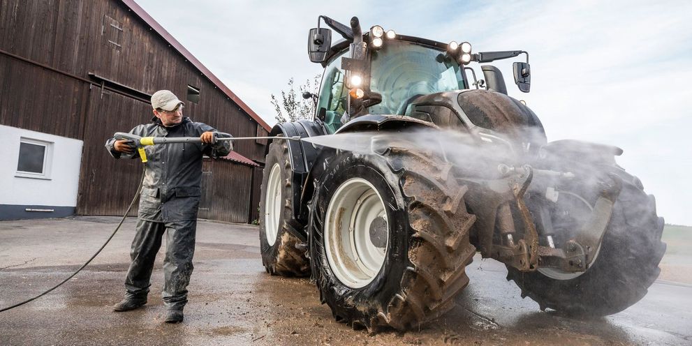 Cleaning agricultural machines and tools Cleaning agricultural machines and tools
