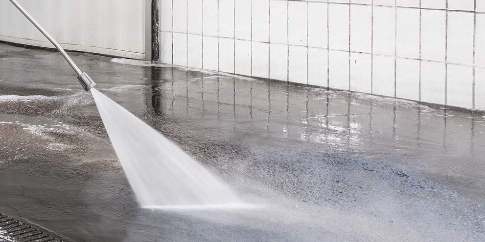 Desinfecting cleaning of hard surfaces Desinfecting cleaning of hard surfaces